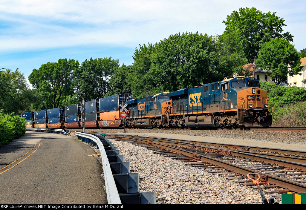 CSX 918 on I-158